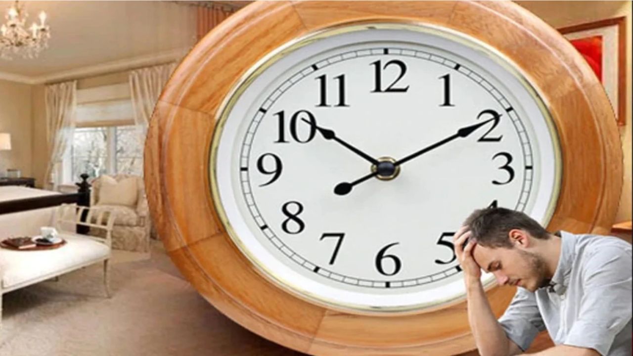 What should be the right direction to put a clock in the house Vastu