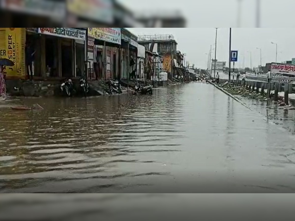 बारिश के बाद बाड़मेर के इस इलाके में भरा पानी, बच्चों ने डुबकी लगा कर किए मजे