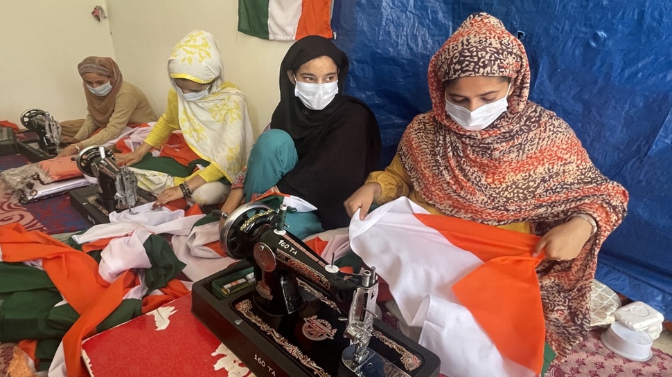 Kashmir: कश्मीर में ‘हर घर तिरंगा’ की खास तैयारी, आजादी के जश्न के लिए महिलाओं ने उठाया ये बीड़ा