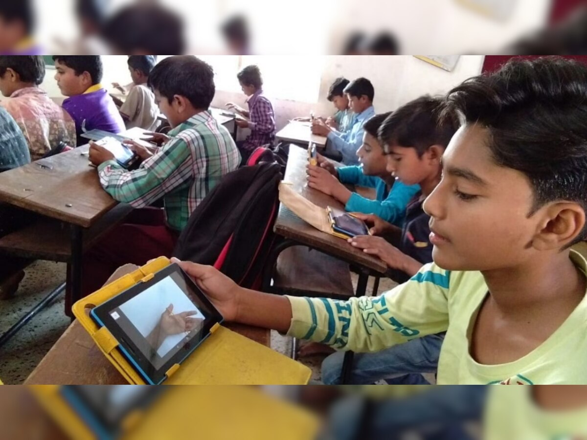 Tablet For Students: इस राज्य ने सरकारी स्कूल में पढ़ने वाले 10वीं 12वीं के स्टूडेंट्स के लिए खरीदे 5 लाख टैबलेट, इंटरनेट फ्री