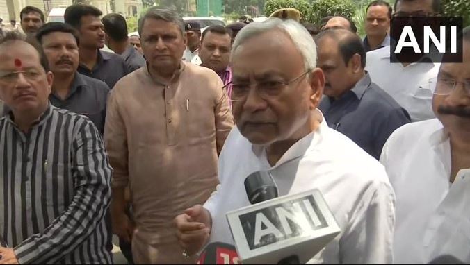 Nitish Kumar Resigns: बिहार के मुख्यमंत्री नीतीश कुमार का इस्तीफा, जानिए राज्यपाल से मिलने के बाद क्या बोले
