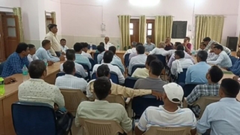 Meeting of BLO and Supervisor in Panchayat Samiti Auditorium, many important instructions given