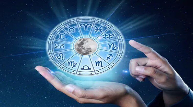 Horoscope today: रक्षाबंधन से ठीक पहले इन लोगों को धन प्राप्ति के शुभ योग! सावन के आखिरी दिनों में न करें ये काम