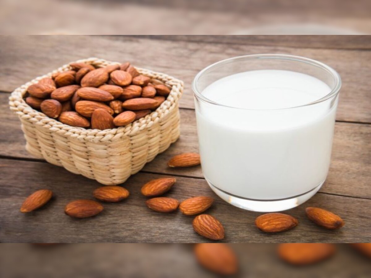 Almond Milk: मानसून के मौसम में जरूर पिएं बादाम का दूध, इन समस्याओं से मिलेगा छुटकारा