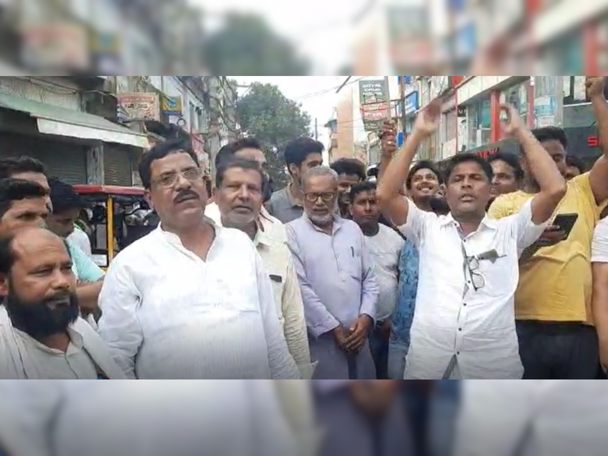 जदयू-राजद के मिलन पर भागलपुर में मना जश्न, कार्यकर्ताओं ने पटाखे फोड़कर बांटी मिठाई
