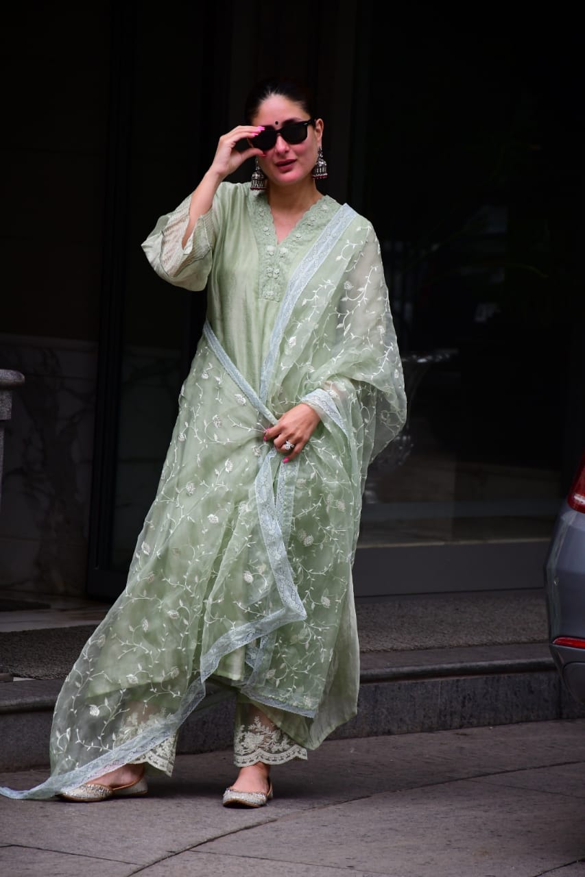 Kareena Kapoor In White Kurti | Zeenat Style