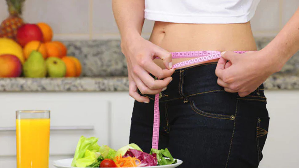 Weight Loss Tips: जिम में खूब पसीना बहाने के बावजूद कम नहीं हो रहा वजन, जान लें ये 5 गलतियां और करें सुधार Weight Loss Tips: जिम में खूब पसीना बहाने के बावजूद कम नहीं हो रहा वजन, जान लें ये 5 गलतियां और करें सुधार