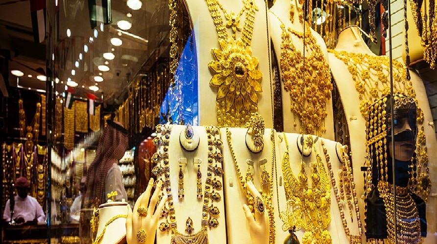 Gold Price 12 August: बाजार में धड़ाम हुआ सोना, 7600 रुपये सस्ता हुआ गोल्ड 