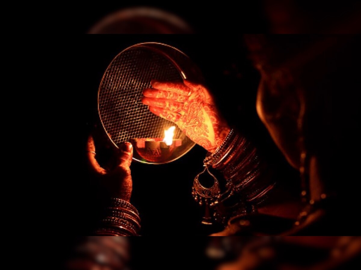 Karwa Chauth 2022: बेहद शुभ मुहूर्त में मनाया जाएगा इस साल करवा चौथ, जानें व्रत पूजा विधि, शुभ मुहूर्त और महत्व