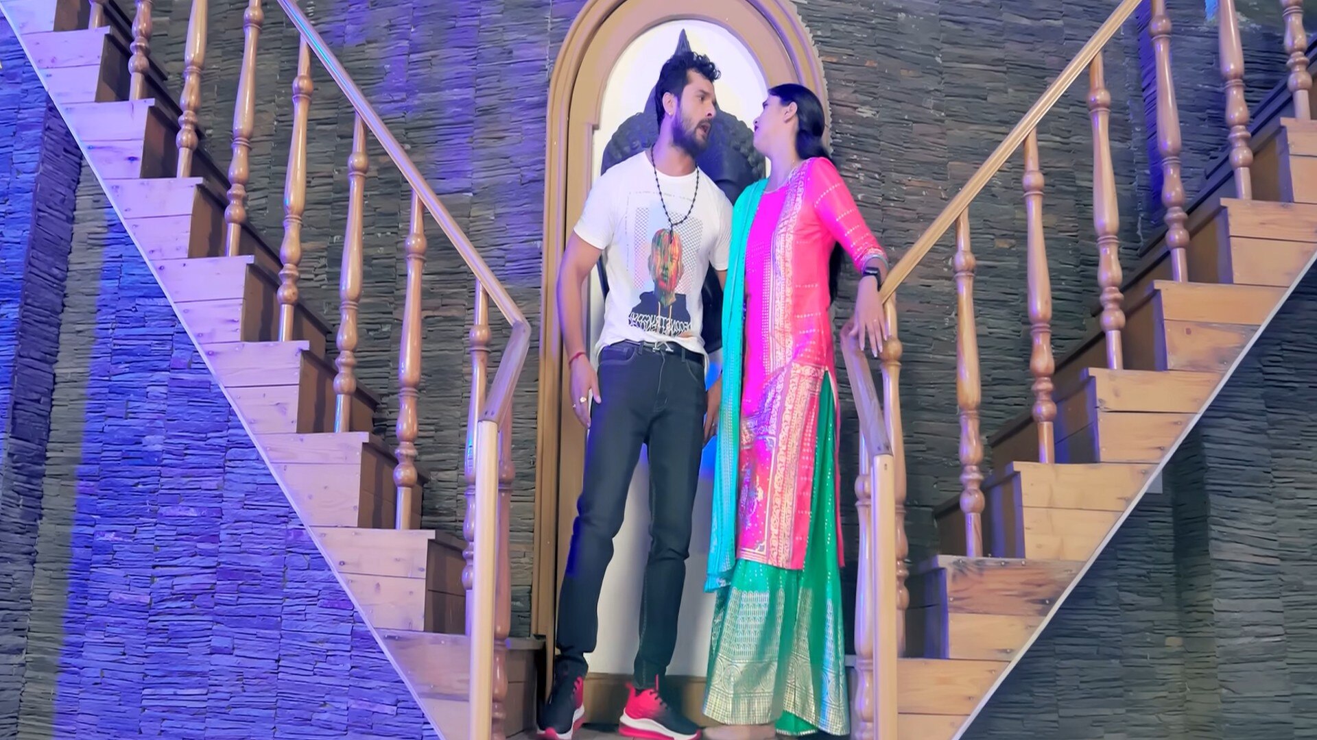 Khesari Lal Yadav and Neha Raj New Bhojpuri song 2022 Tuition Wali released  SPUP | VIDEO: जब खेसारी को हुआ 'ट्यूशन वाली' से प्यार, ऐसे लाइब्रेरी में  किया इजहार! | Hindi News, Uttar Pradesh