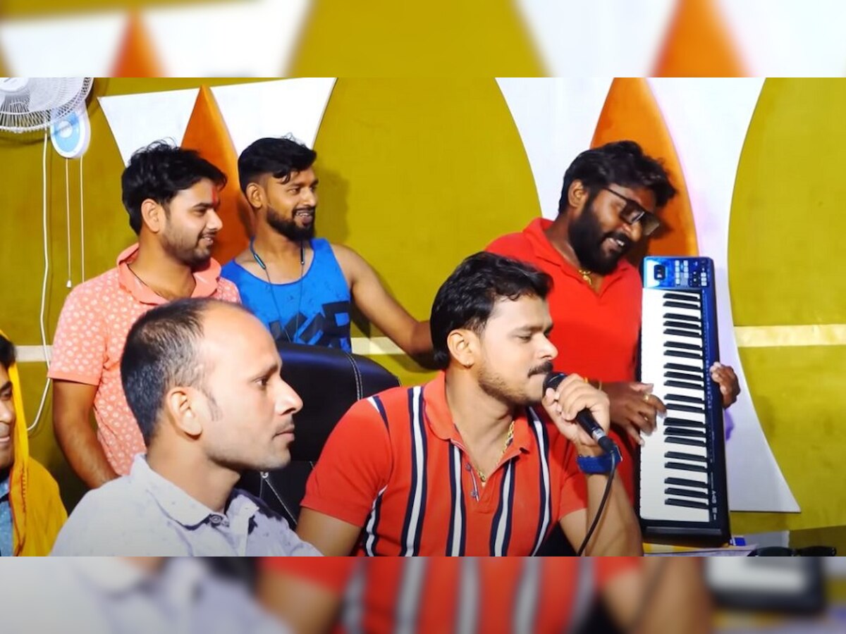प्रमोद प्रेमी यादव का भोजपुरी गाना 'क्लास में झकास-2' हो रहा वायरल 