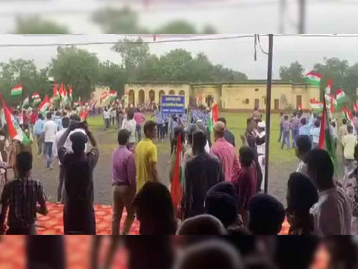 प्रतापगढ़ में आजादी के अमृत महोत्सव के पर निकाली तिरंगा रैली, शहीदों को अर्पित किए श्रद्धा सुमन