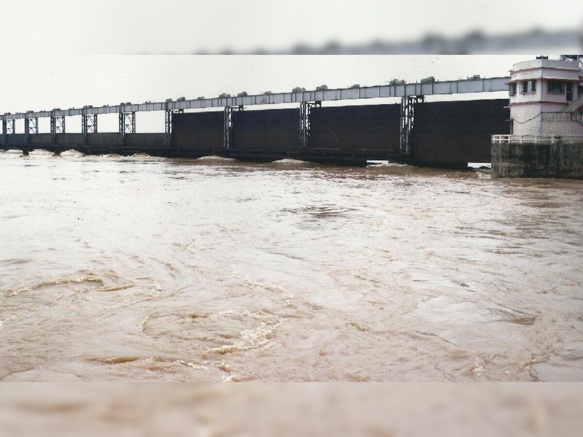 ହୀରାକୁଦରେ ଖୋଲିଲାଣି ୩୪ ଗେଟ, ମୁଣ୍ଡଳିରେ ବଢୁଛି ବନ୍ୟାଜଳ