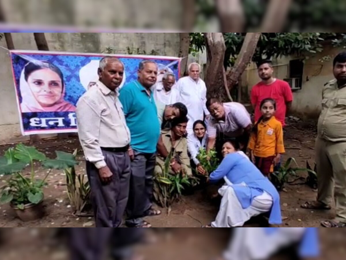 संत निरंकारी मिशन ने आयोजित किया कार्यक्रम, एकेएच परिसर में लगाए छायादार पौधे