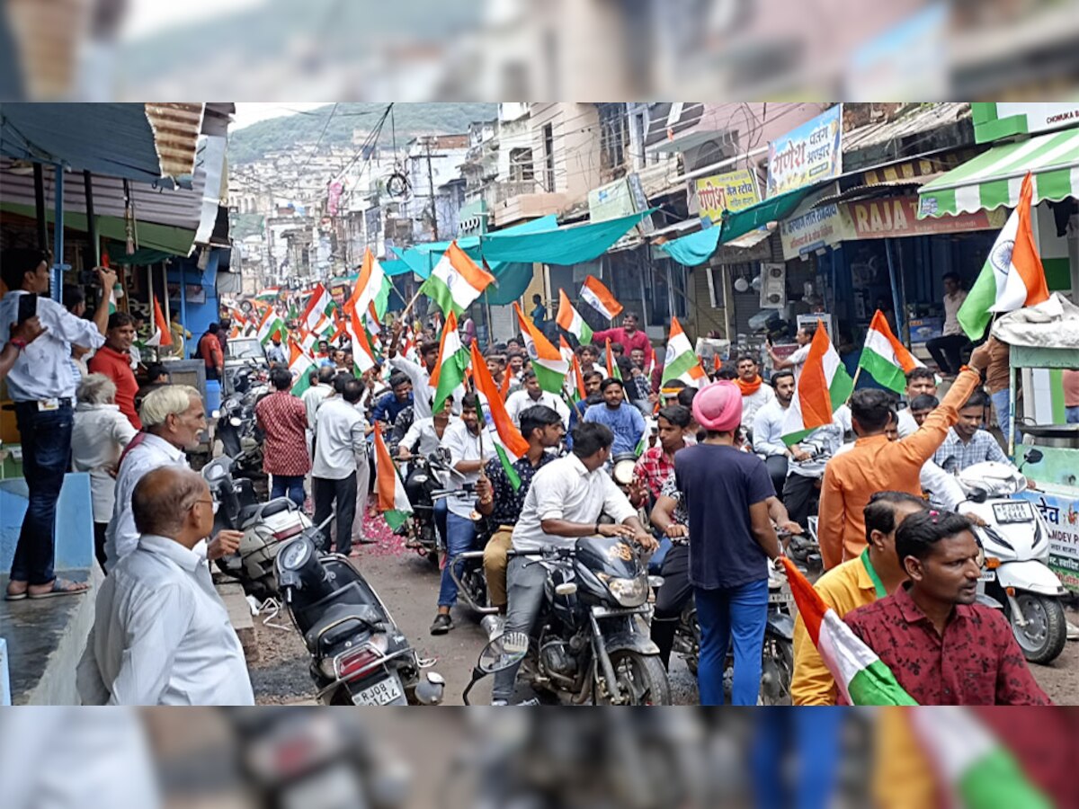 स्वतंत्रता दिवस की पूर्व संध्या पर बूंदी में निकाली गई विशाल तिरंगा यात्रा, देशभक्ति गीतों पर थिरकते नजर आए युवा