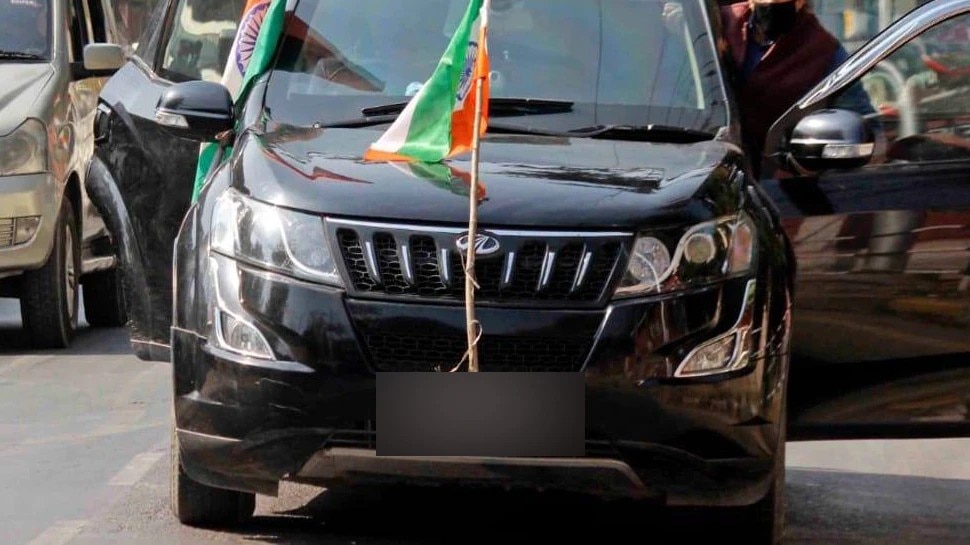 Delhi Tiranga Yatra national Flag Tricolour on Vehicle is an Offence
