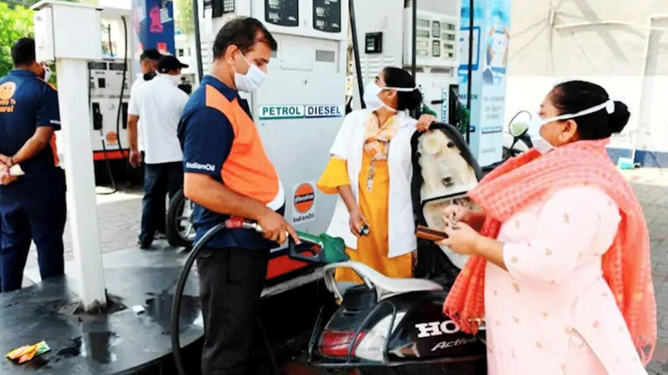 Petrol-Diesel Price Today: क्रूड ऑयल में भारी ग‍िरावट, यहां 84 रुपये लीटर हुआ पेट्रोल; ये है आज का लेटेस्‍ट रेट