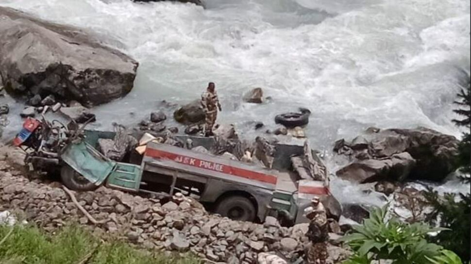 Pahalgam ITBP Incident: पहलगाम में बड़ा हादसा, ITBP की बस हादसे का शिकार, 6 जवान शहीद Pahalgam ITBP Incident: पहलगाम में बड़ा हादसा, ITBP की बस हादसे का शिकार, 6 जवान शहीद