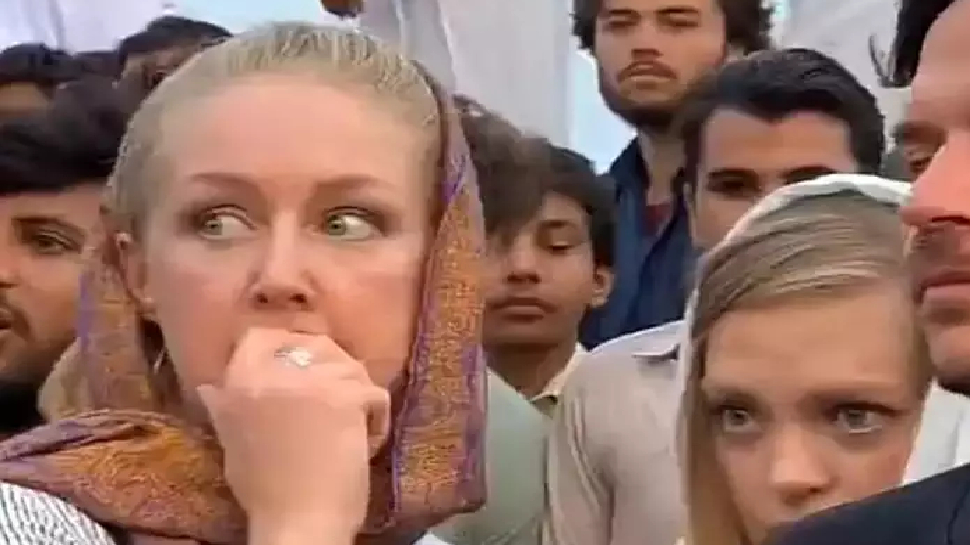 Watch: आज़ादी के जश्न में मर्यादा भूला पाकिस्तान, मां-बेटी से की बदसलूकी Watch: आज़ादी के जश्न में मर्यादा भूला पाकिस्तान, मां-बेटी से की बदसलूकी