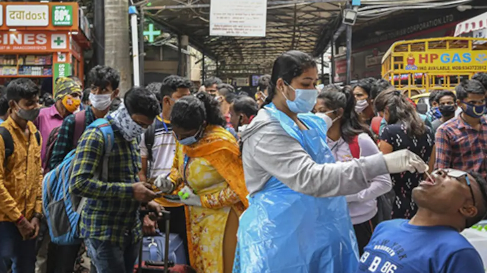 Covid Cases Delhi: फिर बढ़ने शुरू हो गए हैं कोरोना के मामले; पिछले 24 घंटों में कई मौतें Covid Cases Delhi: फिर बढ़ने शुरू हो गए हैं कोरोना के मामले; पिछले 24 घंटों में कई मौतें