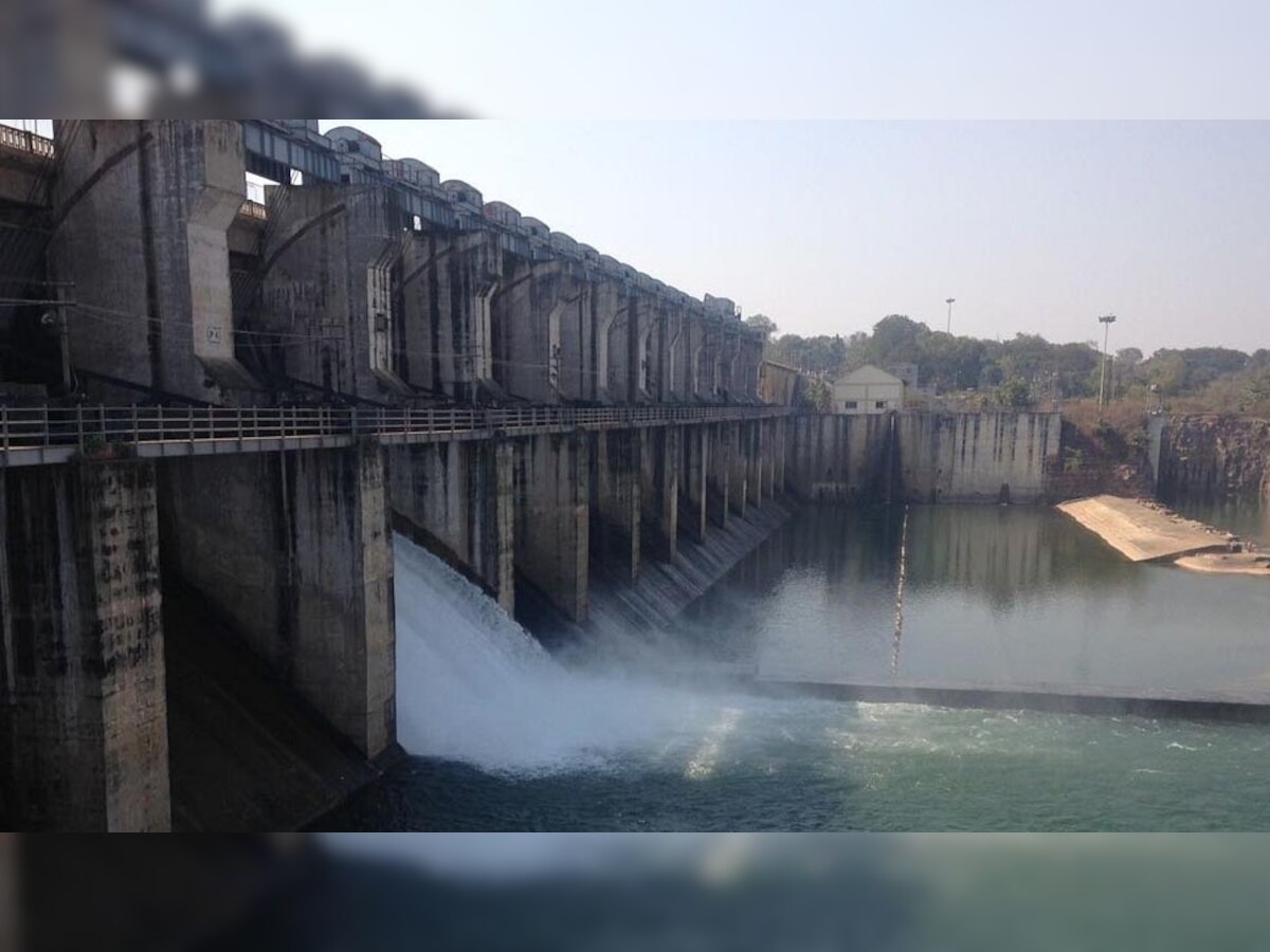 धमतरी के बकोरी बांध का गेट टूटा, सैंकड़ों एकड़ जमीन पानी में डूबी!