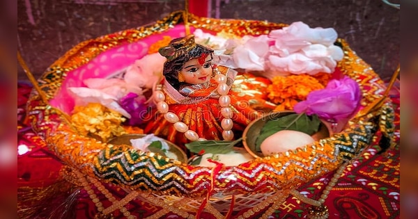 Happy Krishna Janmashtami Decorate Shri Krishna cradle like this his form will fascinate the mind | Happy Krishna Janmashtami: जन्माष्टमी पर ऐसे सजाएं श्री कृष्ण का पालना, मन मोह लेगा उनका रूप | Hindi News, पटना