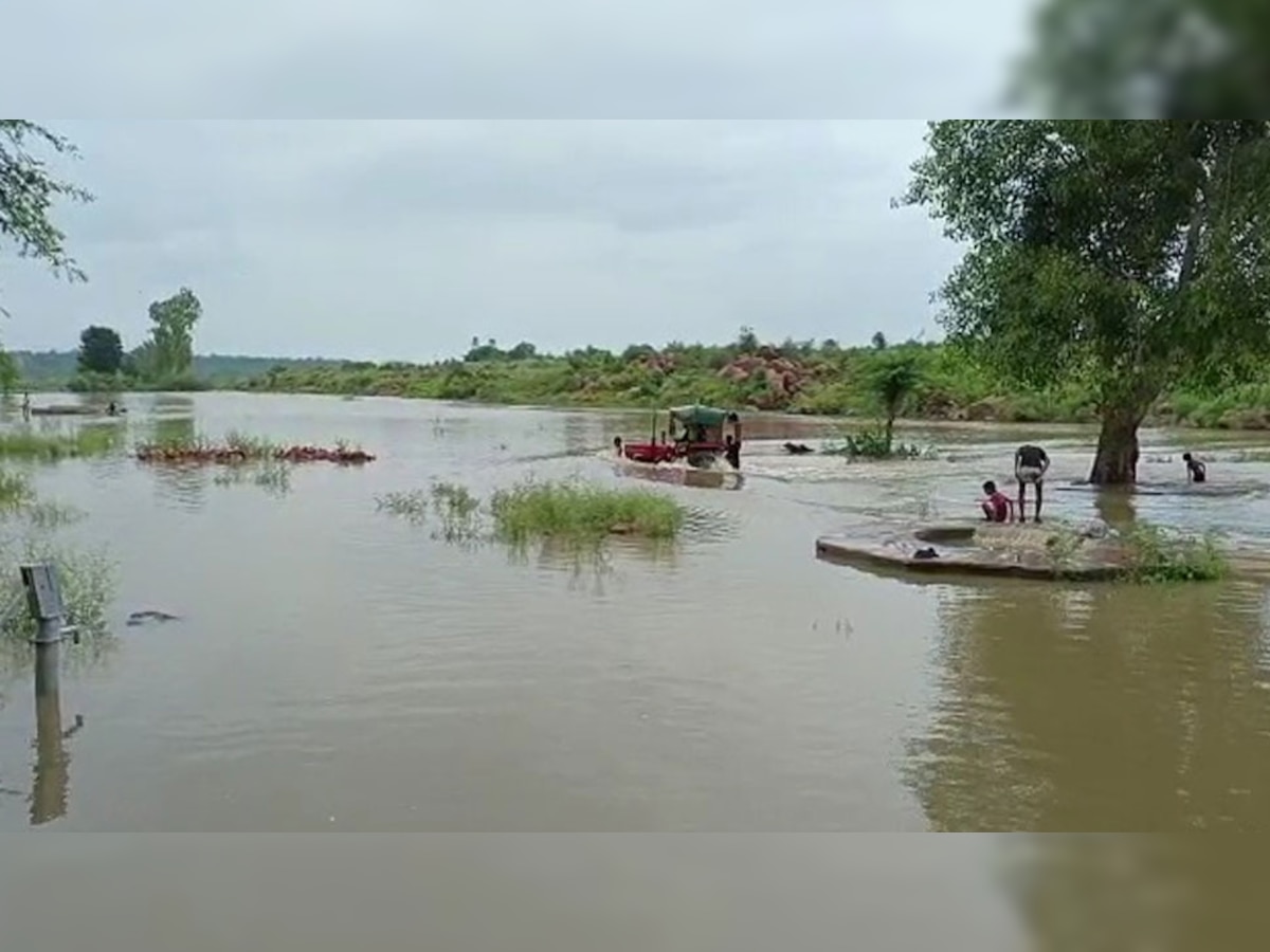 Saramthura: चंबल नदी का जलस्तर बढ़ने से झिरी पंचायत के पांच गांवों से संपर्क टूटा