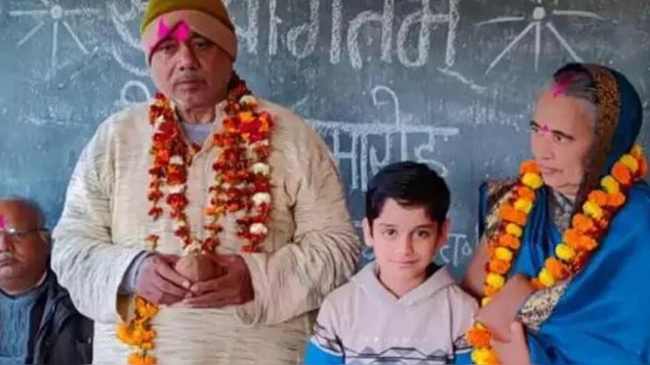 रिक्शा चलाकर बना टीचर, रिटायर हुआ तो गरीब बच्चों को दान कर दी लाखों की जमा पूंजी