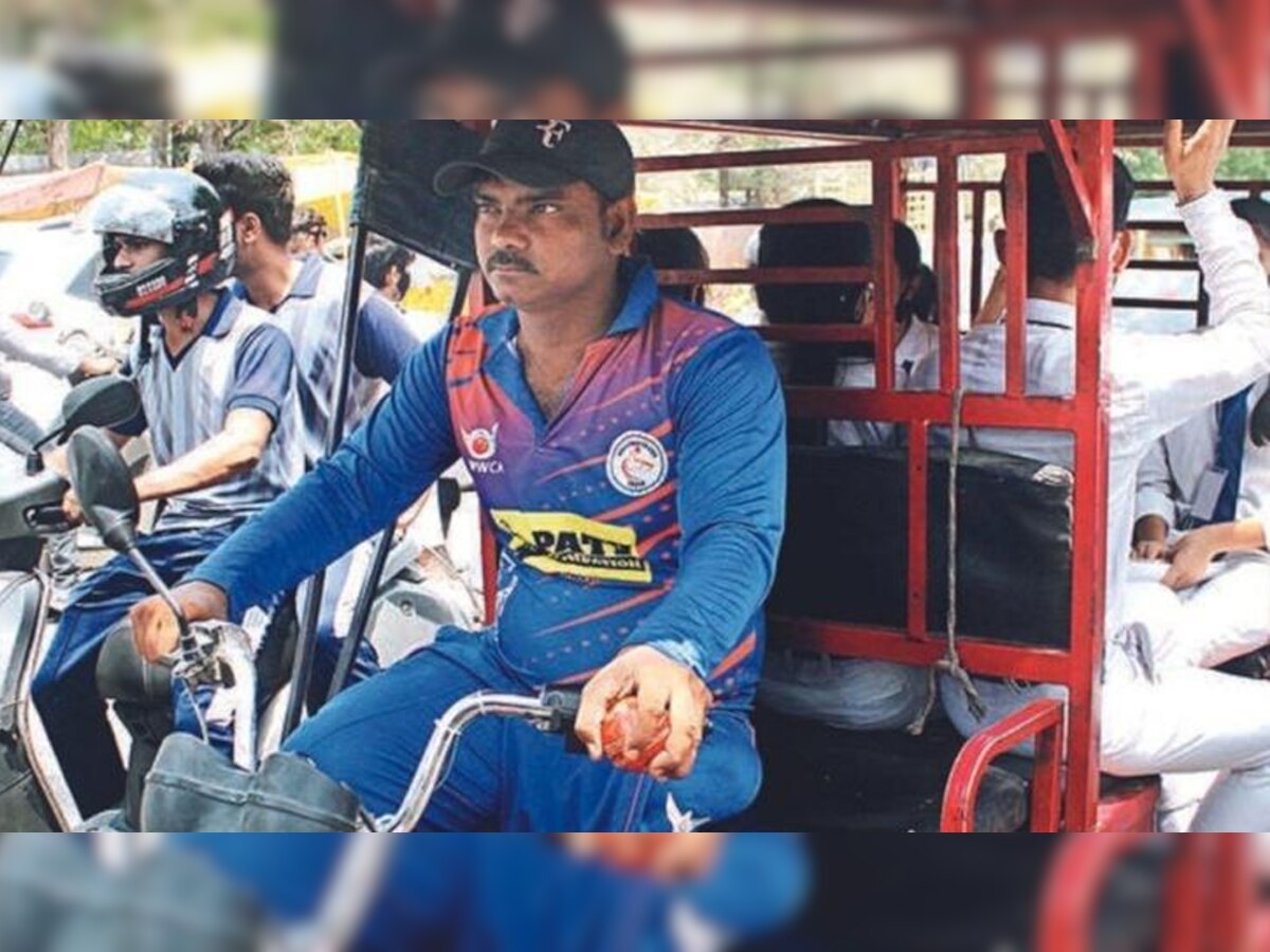 ई-रिक्शा चलाने पर मजबूर हुआ ये नेशनल क्रिकेटर, कभी मैदान में गेंदबाजों के छुड़ाए थे छक्के