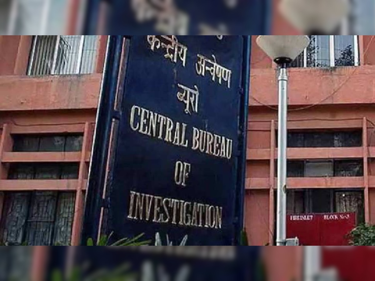 सिसोदिया के अलावा CBI ने जिन 15 लोगों को आरोपी बनाया, वो हैं कौन ? 