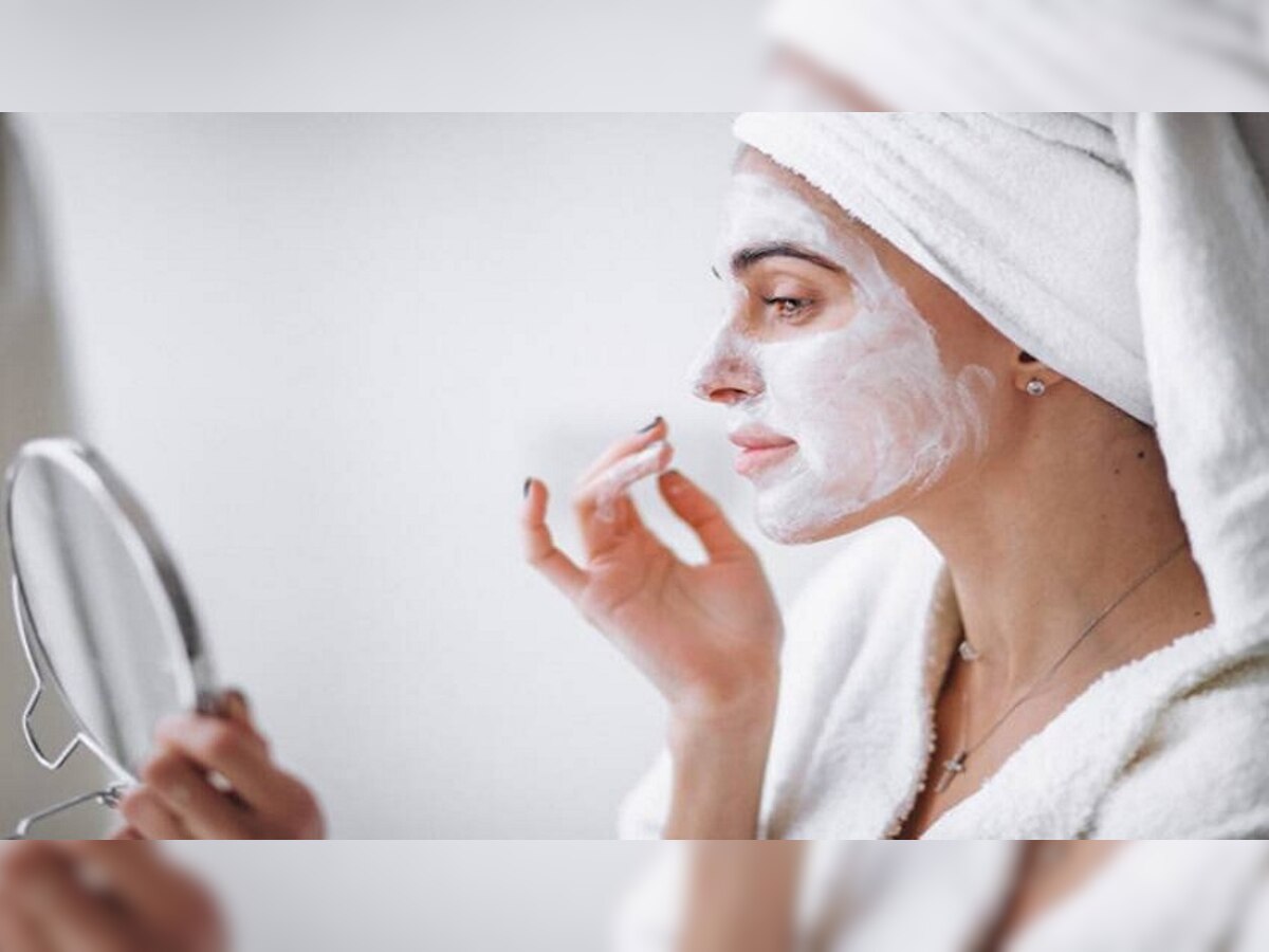 Glowing Skin Face Pack: ग्लोइंग स्किन पानें के लिए ट्राई करें ये होममेड फेस पैक, एक हफ्ते में दिखेगा असर