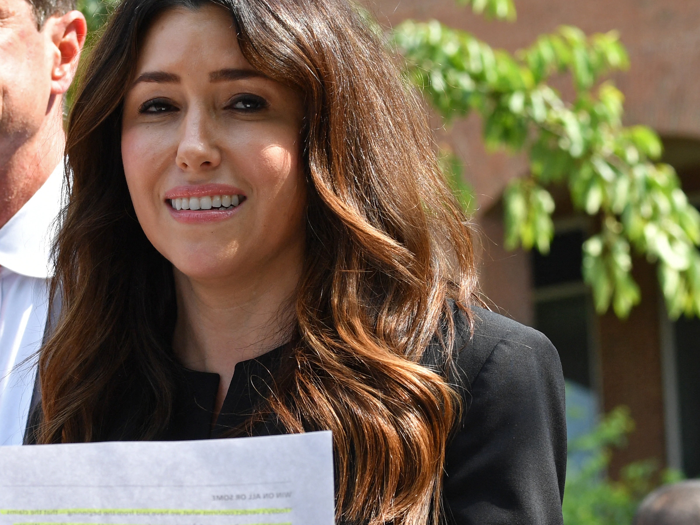 Most Beautiful Lawyer: वकील कम, मॉडल ज्यादा लगती है ये हसीना, अपने क्लाइंट को जिता चुकी हैं दुनिया का सबसे चर्चित कोर्ट केस