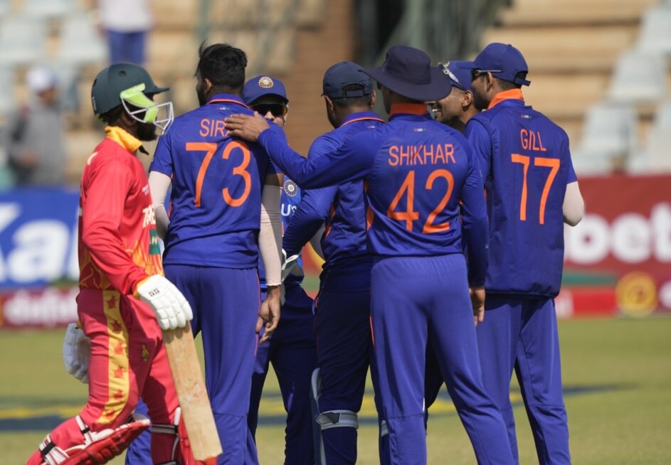 IND vs ZIM 2nd ODI: जिम्बाब्वे पर कहर बनकर टूटे भारतीय गेंदबाज, टीम इंडिया को 162 रन का मामूली लक्ष्य