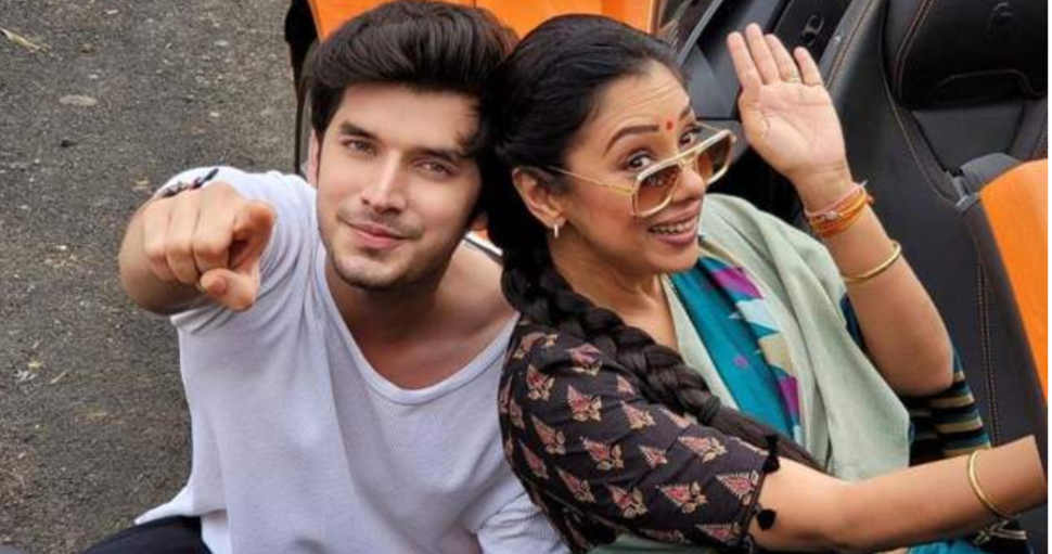 Anupama: शो से निकलने के बाद को-एक्टर्स से मिलने पहुंचे पारस कलनावत, पर रुपाली गांगुली ने किया कुछ ऐसा Anupama: शो से निकलने के बाद को-एक्टर्स से मिलने पहुंचे पारस कलनावत, पर रुपाली गांगुली ने किया कुछ ऐसा
