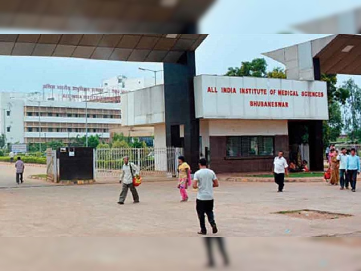 Bhubaneswar AIIMS: ହସ୍ପିଟାଲ ଛାତ ଉପରୁ ପଡି଼ ରୋଗୀ ମୃତ, ହ୍ୱିଲ ଚେୟାରରେ ବୁଲାଇବାକୁ ନେଇଥିଲେ ସ୍ତ୍ରୀ 