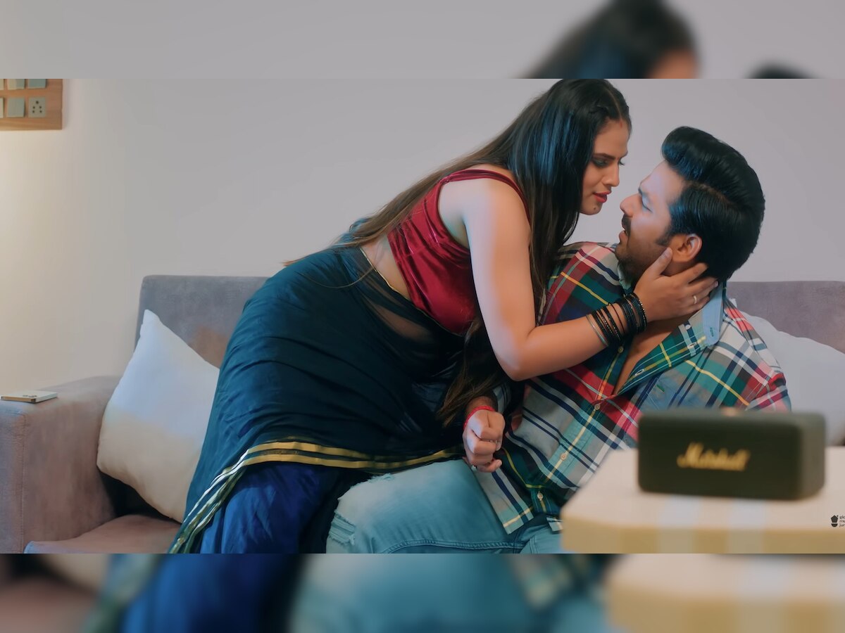Bhojpuri Song: खेसारी की एक्ट्रेस के साथ 'खेलाड़ी लईकी' में रोमांस करते नजर आ रहे पवन सिंह, VIDEO पर बरस रहा फैंस का प्यार 