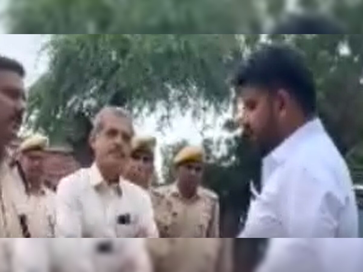 JNUV छात्र संघ चुनाव में पुलिस ने किया छात्र अध्य्क्ष को गिरफ्तार, छात्रों में आक्रोश 