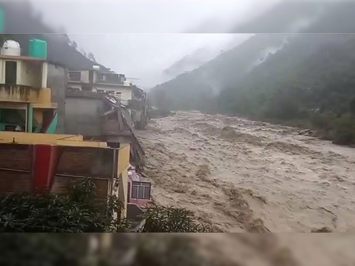 Uttarakhand heavy rain: उत्तराखंड में मूसलाधार बारिश ने मचाई तबाही, 7 लोगों की मौत, 263 सड़कें बंद