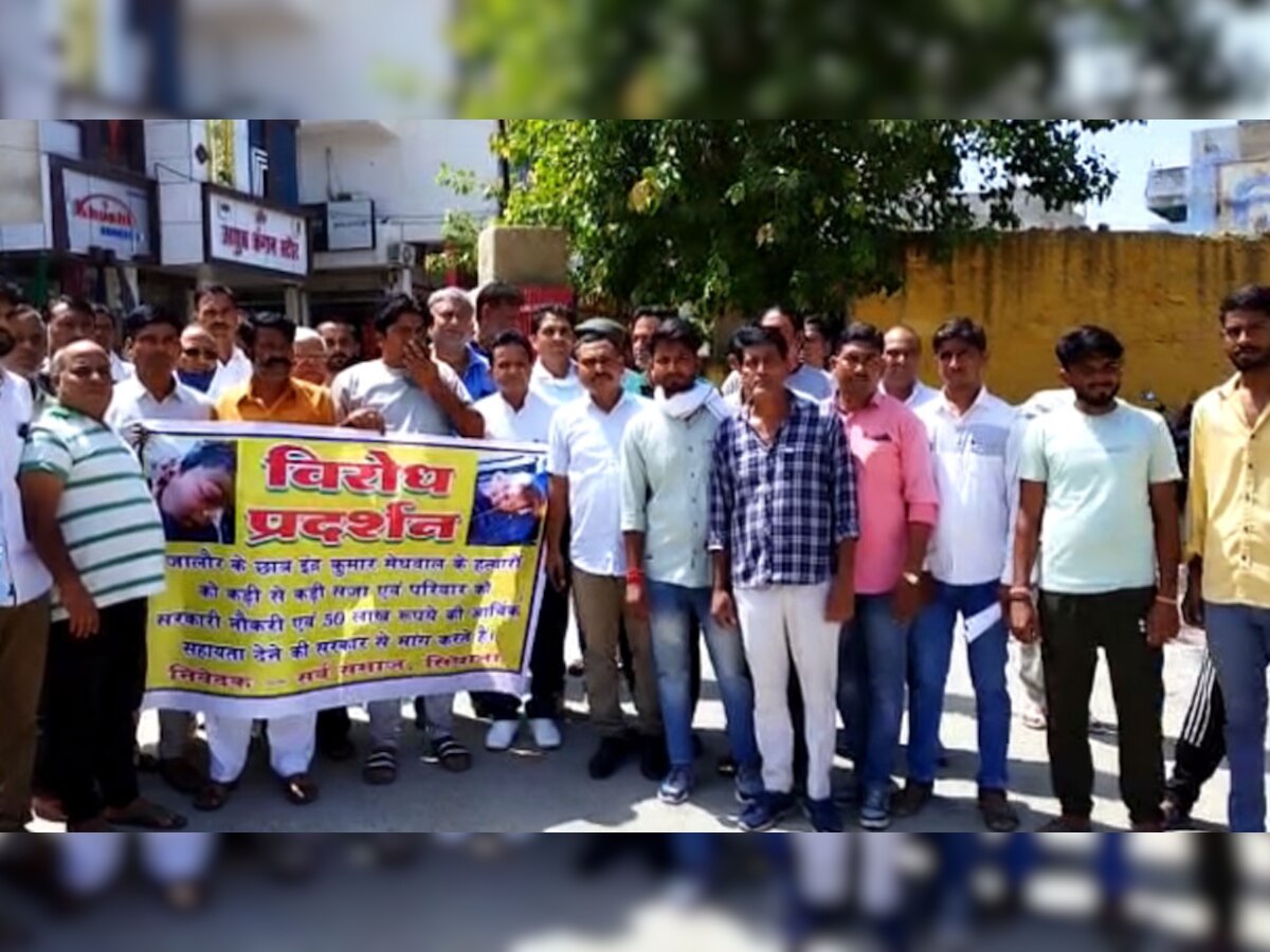 सिंघाना में छात्र इंद्र कुमार मेघवाल को न्याय दिलाने की मांग को लेकर निकाली रैली 