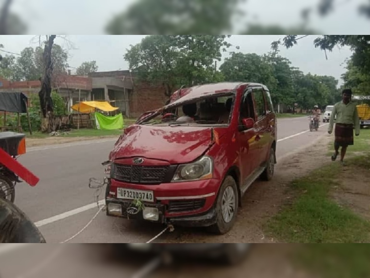 Raebareli Road Accident: तेज रफ्तार कार और बाइक की जोरदार टक्कर, तीन युवकों की दर्दनाक मौत