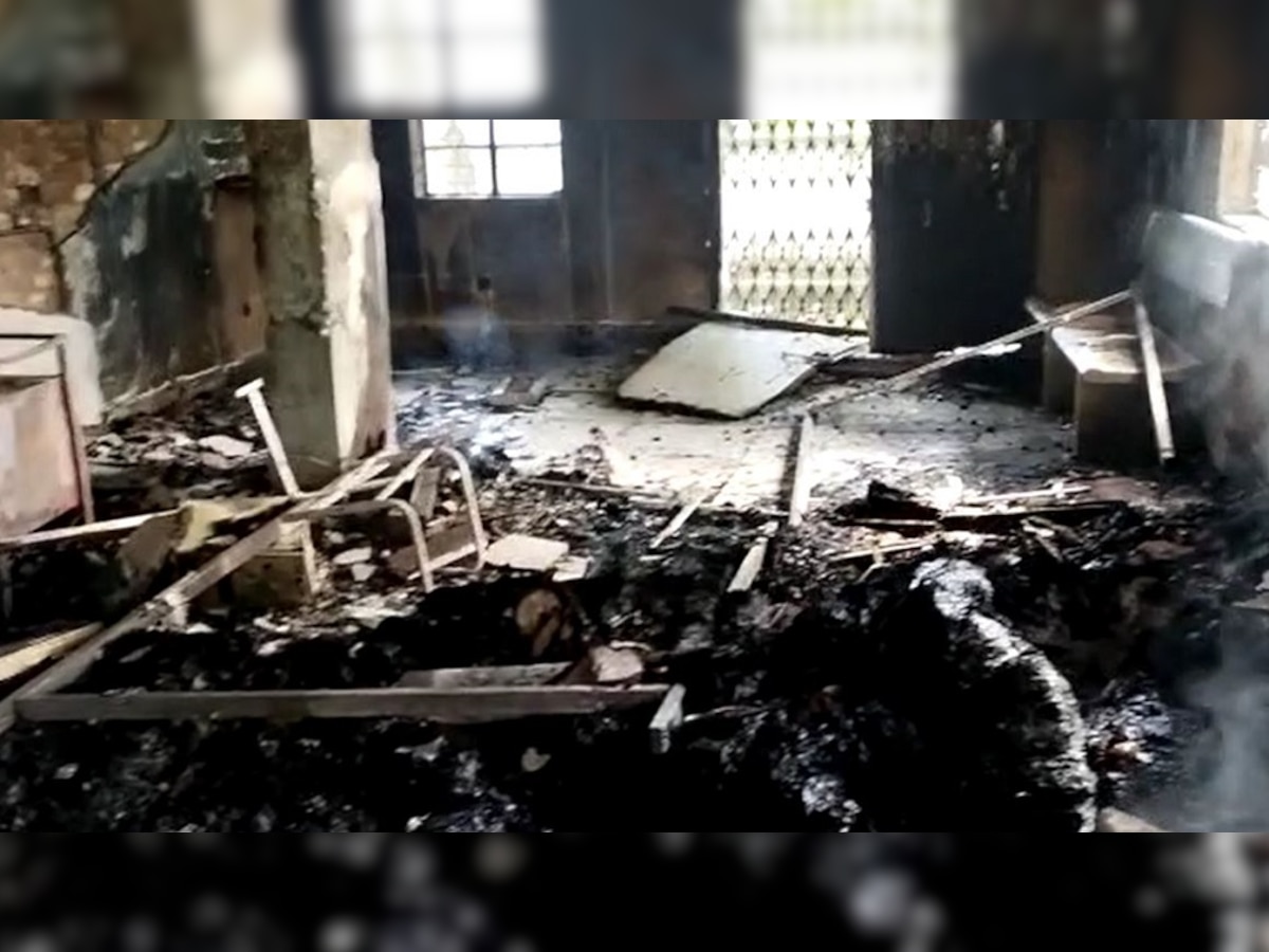 Bihar News: पोस्ट ऑफिस में शॉर्ट सर्किट से लगी आग, सारे कागजात जलकर हुए खाक