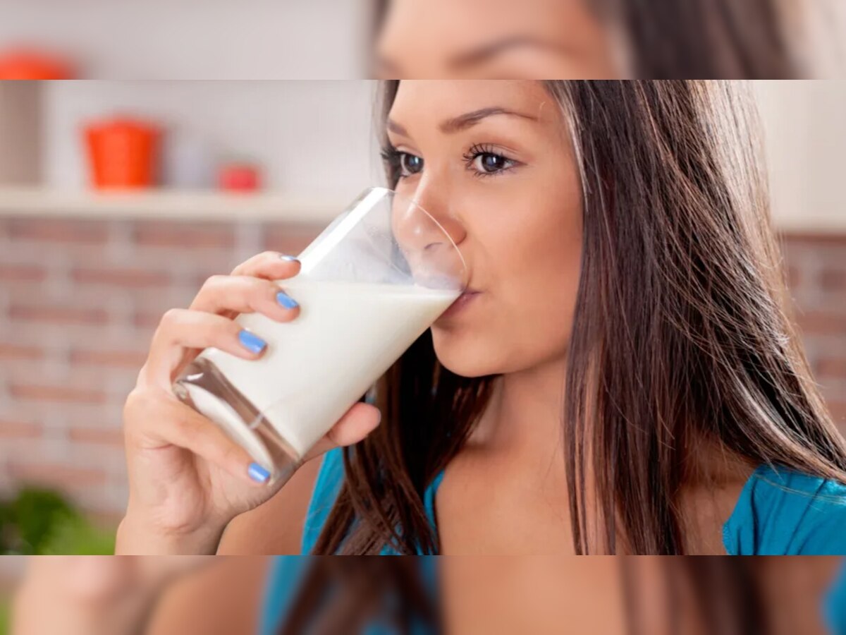 Milk Benefits: दूध के साथ बस एक चम्मच करें इस चीज का सेवन; होंगे चमत्कारी फायदे