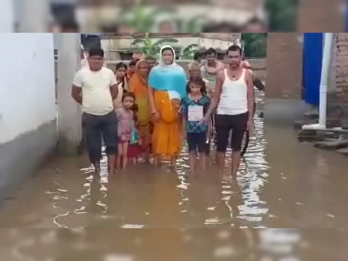Bihar News: बेगूसराय नगर निगम की लापरवाही से इलाके में भरा पानी, मोहल्ला बना जलाशय