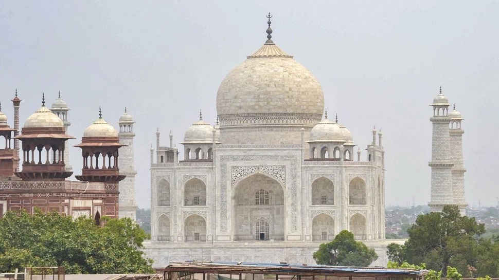 Taj Mahal Statue At Home: क्या आपने घर सजाने के लिए रखी है ताजमहल की तस्वीर! बिगड़ सकती है आपकी तकदीर, वास्तु में छिपा है बड़ा कारण Taj Mahal Statue At Home: क्या आपने घर सजाने के लिए रखी है ताजमहल की तस्वीर! बिगड़ सकती है आपकी तकदीर, वास्तु में छिपा है बड़ा कारण
