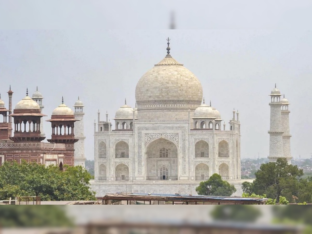 Taj Mahal Statue At Home: क्या आपने घर सजाने के लिए रखी है ताजमहल की तस्वीर! बिगड़ सकती है आपकी तकदीर, वास्तु में छिपा है बड़ा कारण