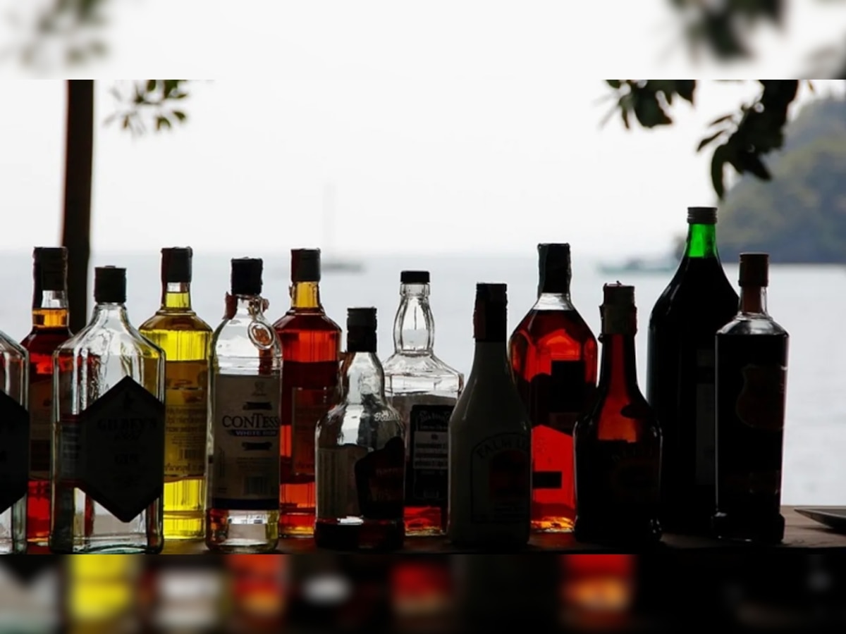 Liquor Bottle Sizes: शराब की बोतलों के साइज के पीछे छिपा है बड़ा राज, जानें खम्भा, अद्धा, पव्वा ही क्यों?
