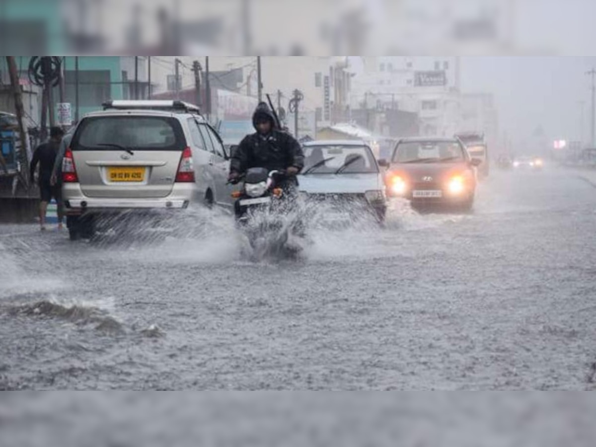 UP Weather: यूपी के 40 से ज्यादा जिलों में भारी बारिश का अलर्ट, जानें मौसम का ताजा हाल