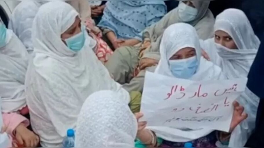 धर्म परिवर्तन: पाकिस्तान में कई दिनों से सड़कों पर सिख महिलाएं; भारत में विदेश मंत्रालय से हो रही ये मांग