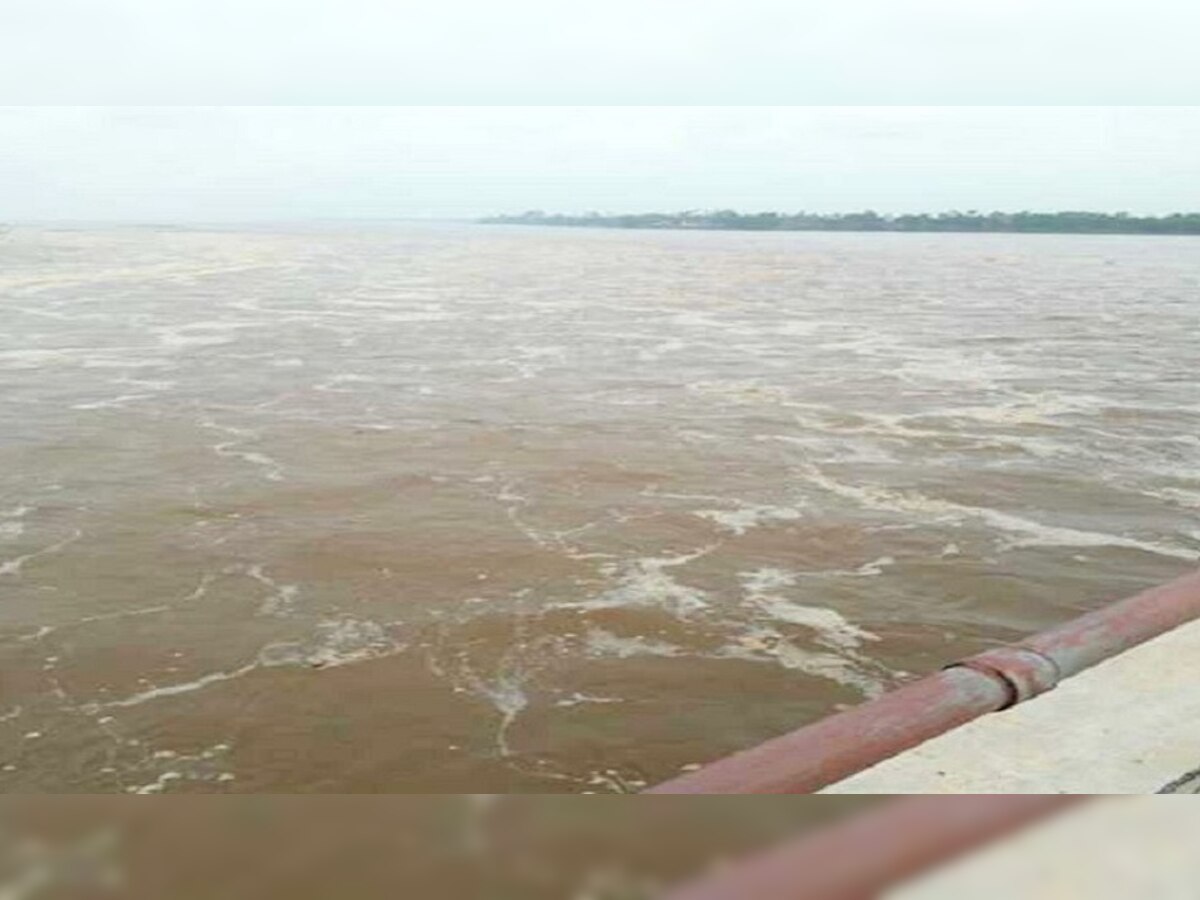 Bihar Flood: बिहार के भोजपुर में गंगा नदी खतरे के निशान के करीब, तेजी से फैल रहा बाढ़ का पानी