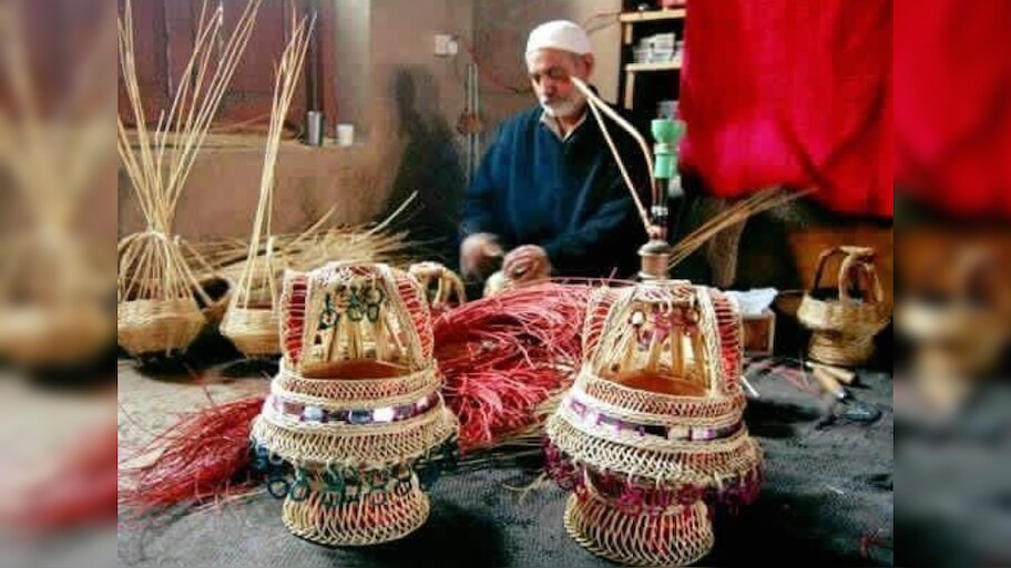 Kangri: बिना बिजली के लोगों के साथ-साथ चलता है ये हीटर